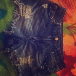 Denim high waisted jean shorts !
